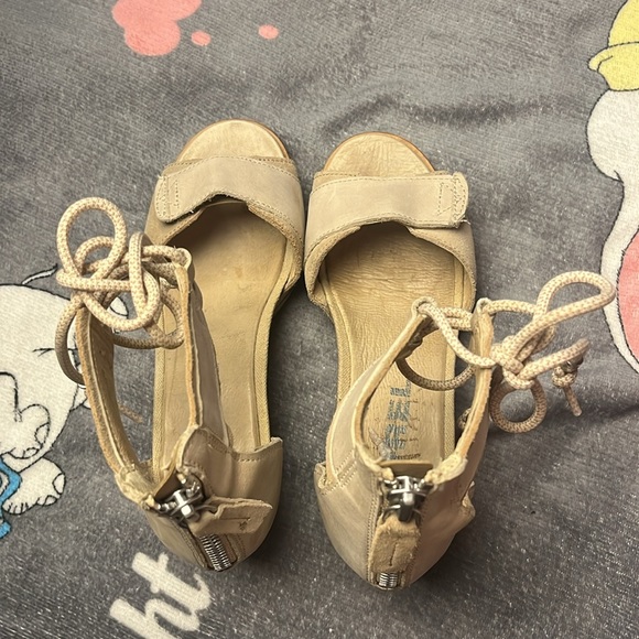 Women size 7 tan leather and canvas Sorel espadrilles Zip back and lace ups - Picture 6 of 8